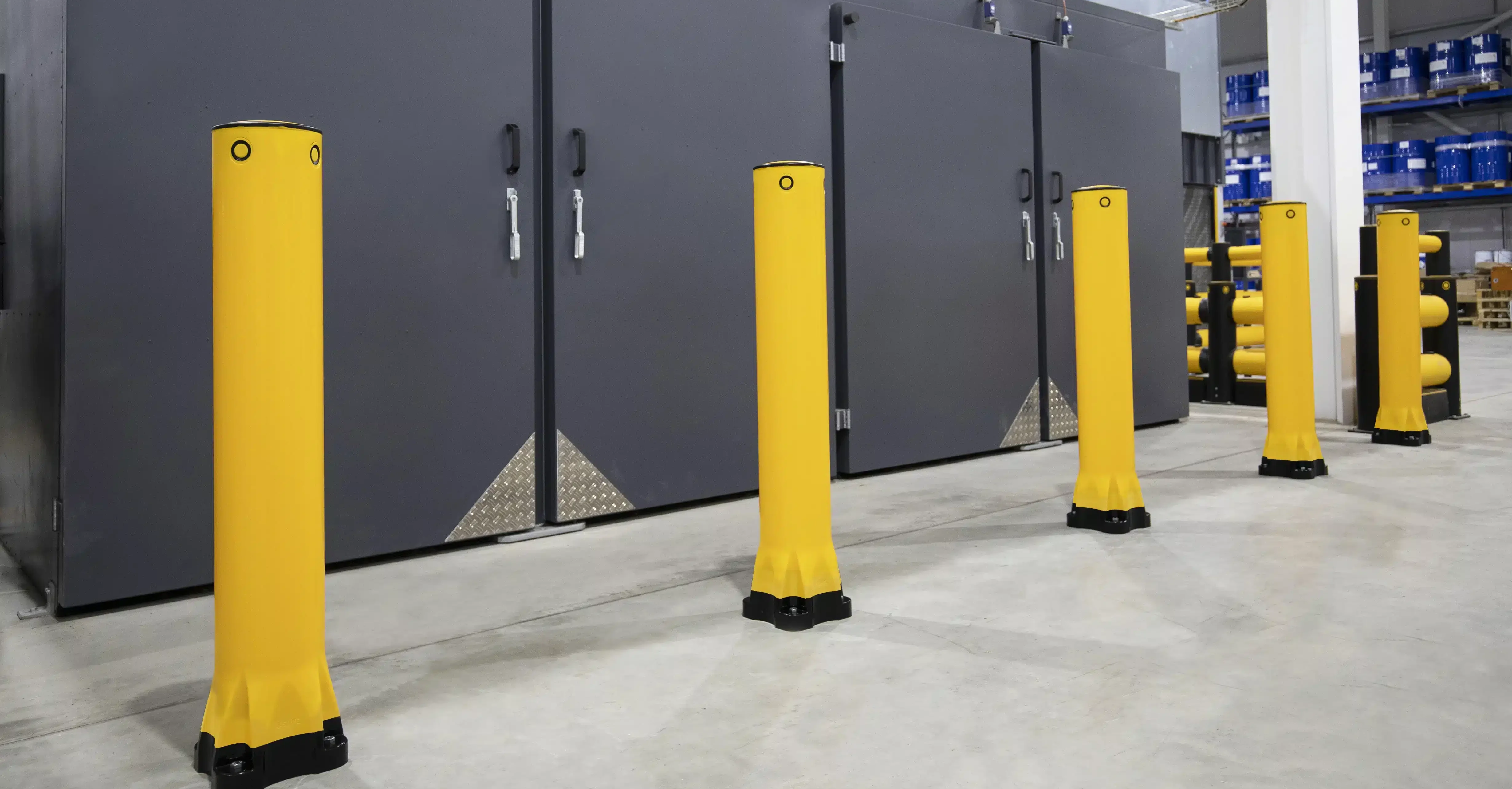 7639_01_190Bollard_YellowBlack-min.jpg